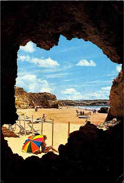 N� 78 - PORTUGAL: Um arco nas rochas - Edi��o Centro de Caridade Nossa Senhora do Perp�tuo Socorro, PORTO -  S/D - Dimens�es: 10,3x15 cm. - Circulado em 19/8/1975 - Col. Gra�a Maia