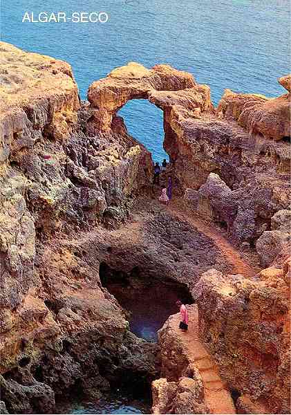 N.� 116/1 - Algar-Seco Carvoeiro-Algarve - Edi��o Francisco Mas Lda - S/D - Dimens�es: 10,3x14,7 cm. - Col. Gra�a Maia