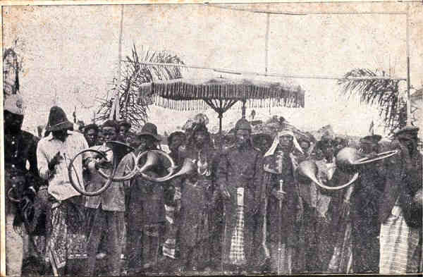 S/N - ANGOLA-Soba dos Dembos e a sua corte - Edi��o da tipografia A Lusitana - S/D - Dimens�es: 13,9x9 cm. - Col. Carneiro da Silva (Circulado em 2/3/1936)