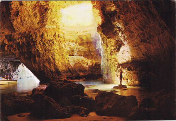 N.� 41 ARMA��O DE P�RA (Portugal) Grutas - Ed. de Fernando P. de Carvalho - S/D Dim. 14,9x10,4 cm. - Col. Manuel e F�tima B�ia (1967).