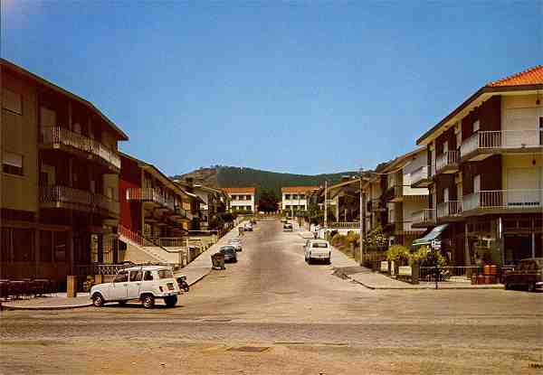 N.� 13 - Arouca: Avenida das Escolas - Edi��o da C�mara Municipal de Arouca - (Circulado em 1989) - Dimens�es: 14,9x10,4 cm. - Col. HJCO.