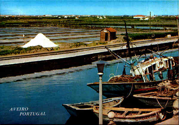 N.�644 - AVEIRO - Portugal Salinas e barcos - Edi��o "Supercor" Distribu�do por RAN, Rua da Quintinha, 70 B Tel. 670192... Lisboa - - S/D - Dimens�es: 14,9x10,2 cm. -Col. �nio Semedo.