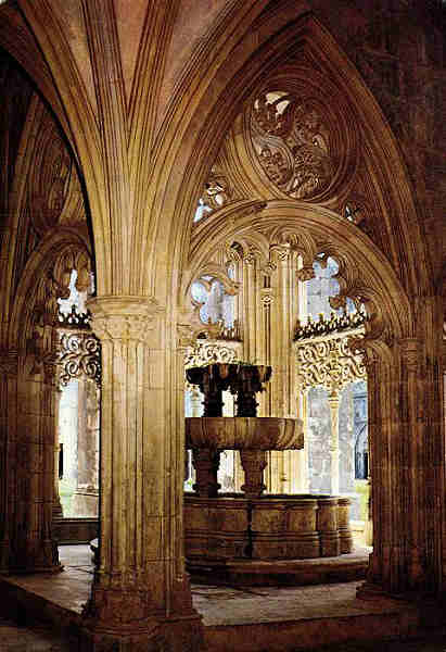 N.� 295 - BATALHA (Portugal) Mosteiro - Lavat�rio do Claustro Real - Ed. D�lia - S/D - Dimens�es 10,3x14,9 cm. - Col. HJCO (Circulado em 1971).