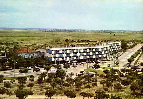N.� 15-D - BEIRA-Mo�ambique Macuti-Motel - Edi��o de M. Salema & Carvalho, Ld�, Beira Mo�ambique - S/D - Dimens�es: 14,85x10,3 cm. - Col. Manuel B�ia (1970)
