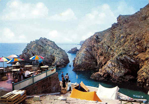 N.� 430 - BERLENGAS (Portugal) Carreiro do Mosteiro - Edi��o Colec��o A.Passaporte "LOTY" Tel. 52850, Lisboa Visado nos termos do dec. 34.134 - S/D - Dimens�es:14,8x10,4 cm. - Col, HJCO.