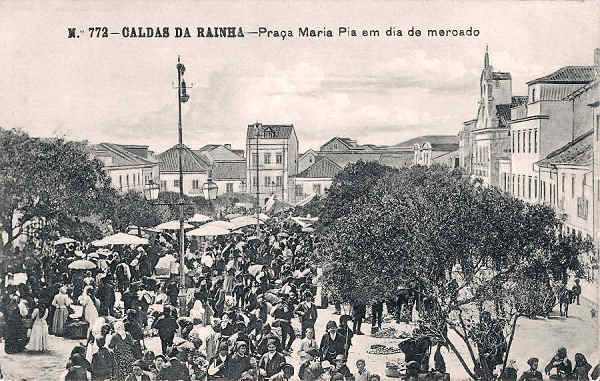 N.� 772 - CALDAS DA RAINHA-Pra�aMaria Pia em dia de mercado - Editor Alberto Malva (Editado em 1908) - Dimens�es: 14x9 cm. - Col. Miguel Chaby