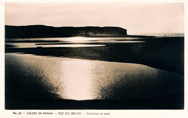 N.� 22 - CALDAS DA RAINHA-Foz do Arelho Contra luz na praia - Editor Havaneza, Caldas da Rainha (Editado em 1952) - Dimens�es: 14x9 cm. - Col. Miguel Chaby.