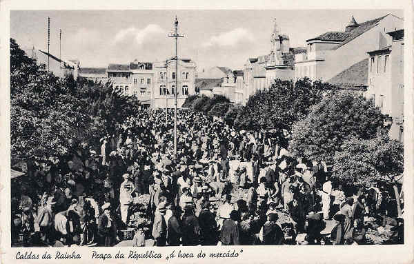 S/N - Portugal-Caldas da Rainha Pra�a da R�publica "� hora do mercado" - Editor Fernando Daniel de Sousa (Editado em 1940) - Dimens�es: 14x9 cm. - Col. Miguel Chaby