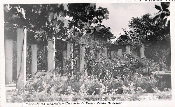 N.� 7 - Portugal Caldas da Rainha Um Trecho do Parque Rainha D.Leonor - Editor Passaporte Loty (Editado em 1951) - Dimens�es: 9x14 cm. - Col. Miguel Chaby