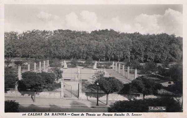 N.� 14 - Portugal Caldas da Rainha Court de tennis no Parque Rainha D. Leonor - Editor Passaporte Loty (Editado em 1951) - Dimens�es: 9x14 cm. - Col. Miguel Chaby