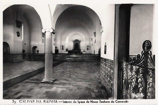 N.� 39 - Portugal Caldas da Rainha Interior da Igreja de Nossa Senhora da Concei��o - Editor Passaporte Loty (Editado em 1951) - Dimens�es: 9x14 cm. - Col. Miguel Chaby