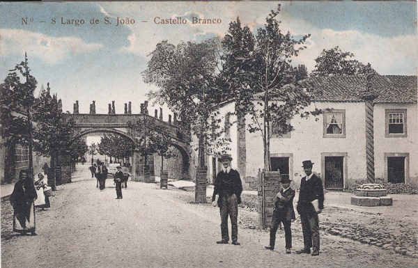 N� 8 - Largo de S. Jo�o - Editor desconhecido - Circulado em 1914 - Dim. 136x87 mm - Col. A. Monge da Silva (cerca de 1912)