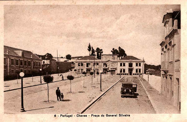 N.� 6 - Portugal-Chaves-Pra�a do General Silveira - Edi��o da Sociedade de Defeza e Propaganda de Chaves - Clich� de Fotografia Alves, Chaves - S/D - Dimens�es: 14x9 cm. - Col. Carneiro da Silva (Circulado em 07/09/1934)
