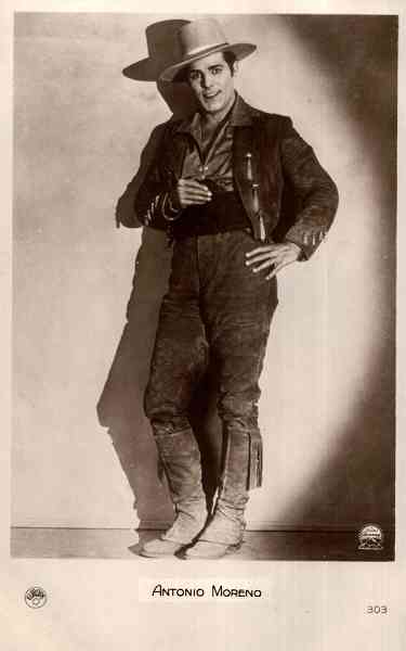 N.� 303 - Antonio Moreno Films Paramount - Made in France - Sem indica��odoeditor - S/D - Dimens�es: 8,7x13,7 cm. - Col. Carneiro da Silva (d�cada de 1930 - Filme: ?)