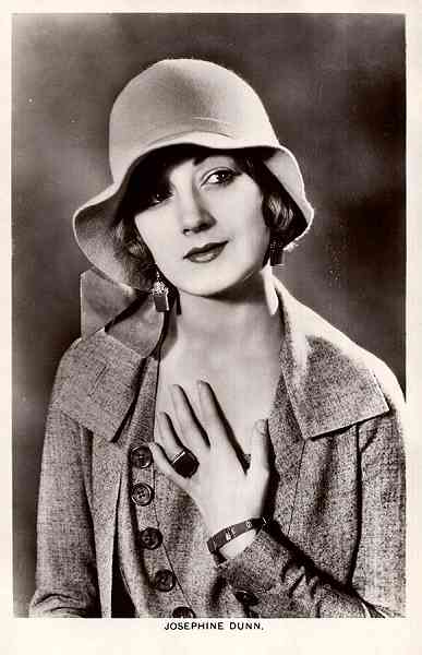 N.� 407 - Josephine Dunn "Picturegoer" Series 88, Long Acre, London - S/D - Dimens�es: 9x14 cm. - Col. Carneiro da Silva (Circulado em 1930 - Filme: ?)