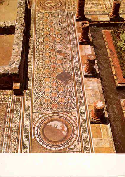 N.� 67 - MUSEU MONOGR�FICO DE CON�MBRIGA. Casa dos repuxos. S�c. 3 d. C. - Fot�grafo DELFIM FERREIRA - Impressores EDARTE, Porto - SD - Dim. 14,6x10,5 cm. - Col. F�tima B�ia.