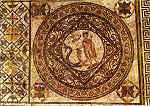 N.� 32 - Edi��o do MUSEU MONOGR�FICO DE CON�MBRIGA. Mosaico. Perseu encanta o monstro marinho. S�c. III - LIFER, Porto - SD - Dim. 14,6x10,5 cm. - Col. F�tima B�ia.