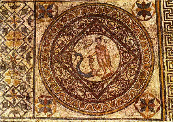 N.� 32 - Edi��o do MUSEU MONOGR�FICO DE CON�MBRIGA. Mosaico. Perseu encanta o monstro marinho. S�c. III - LIFER, Porto - SD - Dim. 14,6x10,5 cm. - Col. F�tima B�ia.