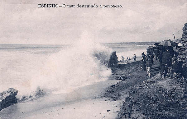 SN - Portugal. Espinho - O mar destruindo a povoa��o - Editor Grandes Armazens Herminios - Cir 1913 - Dim. 14x9 cm - Col. Miguel Chaby.