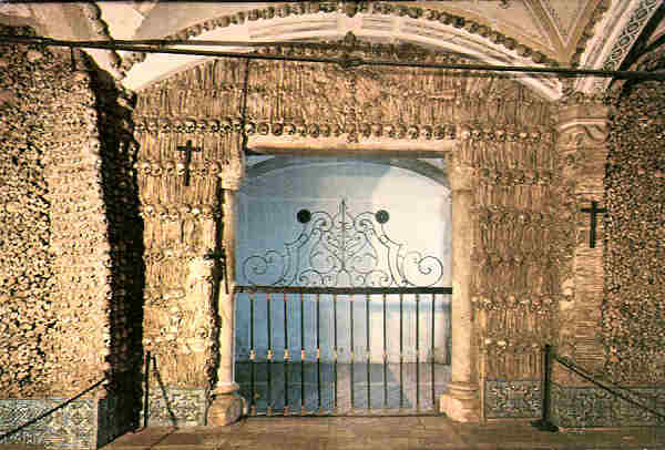 N.� 710 - �vora Igreja S. Francisco Capela dos Ossos (S�c.XVI) - Ed. Centro de Caridade  N� S� do Perp�tuo Socorro - Dimens�es 14,9x10 cm - Col. M�rio F. Silva.