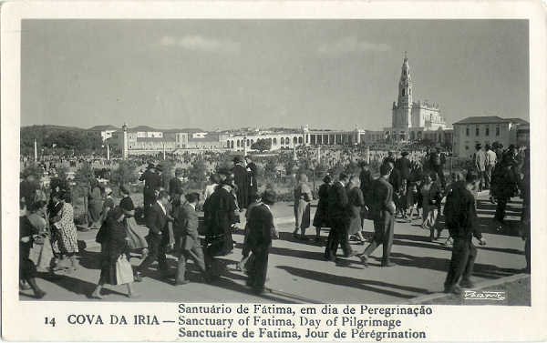 N� 14 - F�tima. Cova da Iria - Ed. Passaporte Loty - SD - Circulado na d�cada de 1950 - Dim. 13,8x9,6 cm - Col.M. Soares Lopes