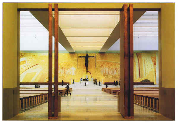 N.� 635 - F�TIMA-Portugal - Igreja da Sant�ssima Trindade - Ed. Miss�es Consolata - S/D - Dim: 15x10,5 cm - Col. Manuel e F�tima B�ia (2008).