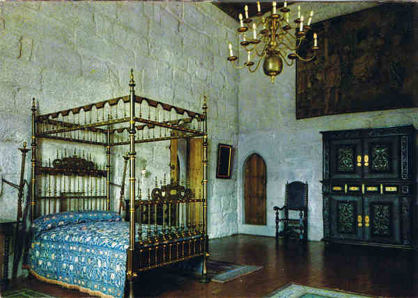 N.� 267 - GUIMAR�ES (Portugal) Pa�o dos Duques. Um Quarto - Colec��o Passaporte (LOTY)- TEL.572850-LISBOA - SD - Dim. 14,6x10,4 cm - Col. F�tima B�ia (1985)