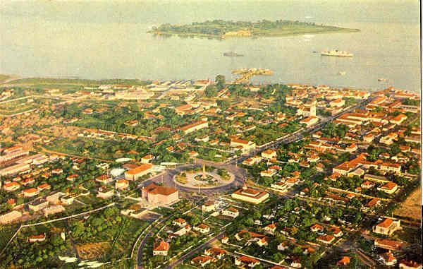 N.� 142 - Vista a�rea parcial e Ilh�u do Rei (Bissau) - Edi��o �Foto Serra�, C. P. 239 - Bissau - Dimens�es: 13,9x9 cm. - Col. HJCO (1968).