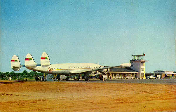 N.� 121 - Aeroporto "Craveiro Lopes" (Bissau) - Edi��o �Foto Serra�, C. P. 239 - Bissau - Dimens�es: 14x9 cm. - Col. Manuel B�ia (1965).