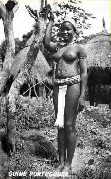 N.� 3 - A Bajuda Manjaca - PECIXE - Ed. CASA MENDES - BISSAU - Dim. 14x9cm - Col. Joaquim Jos� Martins Mendes (1973)