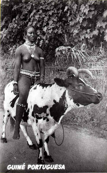 N.� 6 - A Vaqueira Manjaca - PECIXE - Ed. CASA MENDES - BISSAU - Dim. 14x9cm - Col. Joaquim Jos� Martins Mendes (1973)