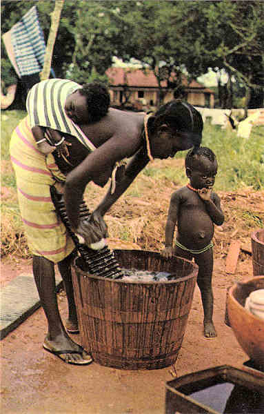 N.� 124 - Lavadeira nativa - Fulacunda - Ed. FOTO SERRA - Dim. 14x9cm - Col. Joaquim Jos� Martins Mendes (1973)