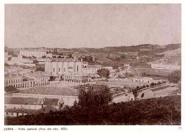 N.� 15 - LEIRIA-Vista Parcial (fins do s�c. XIX) - Editor: Comiss�o Cultural das Obras Sociais da C�mara Municipal de Leiria - S/D - Dimens�es: 14x10 cm. - Col. R. Gaspar.