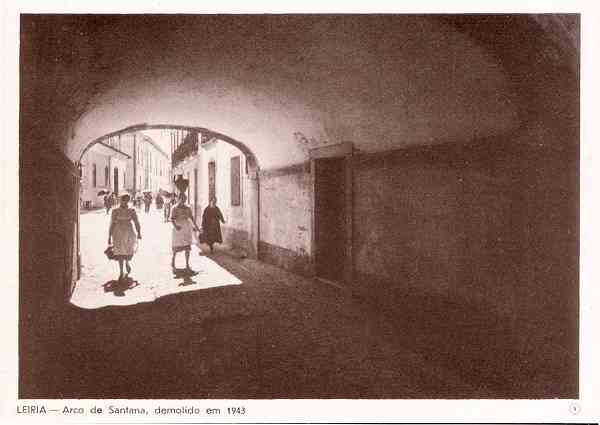 N.� 5 - LEIRIA-Arco de Santana, demolido em 1943 - Editor: Comisss�o Cultural das Obras Sociais do Pessoal da C�mara Municipal de Leiria - S/D - Dimens�es: 14x10 cm. - Col. R. Gaspar.
