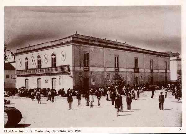 N.� 8 - LEIRIA-Teatro D. Maria Pia, demolido em 1958 - Editor Comiss�o Cultural  das Obras Sociais do Pessoal da C. M. Leiria - Dimens�es: 15x10 cm. - Col. R. Gaspar.