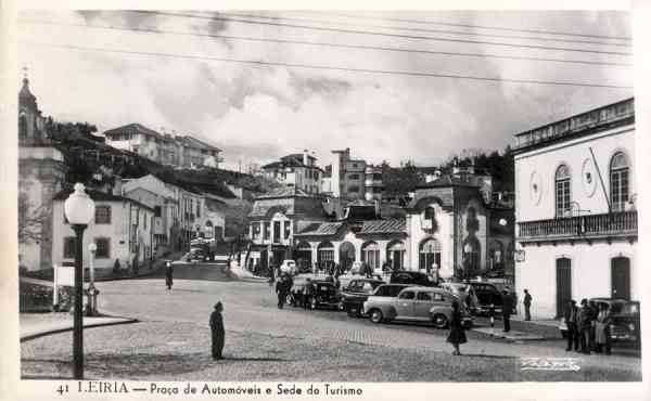 N.� 41 - LEIRIA-Pra�a de Autom�veis e Sede do Turismo - Edi��o Passaporte - S/D - Dimens�es: 14x9 cm. - Col. R. Gaspar.