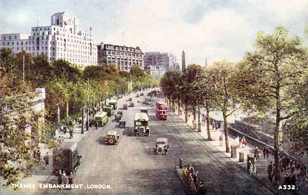 A332 - London, Thames Embankment - Reedi��o de Valentine & Suns em 1951 - Dim. 13,9x8,8 cm - Col. Am�lcar Monge da Silva (cerca de 1925)