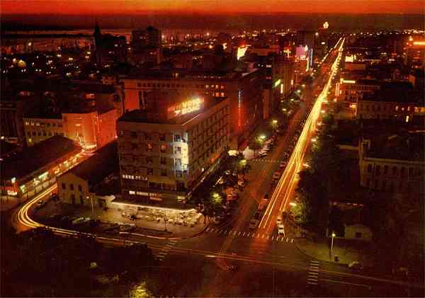 N.� L3 - LOUREN�O MARQUES Avenida da Rep�blica - Edi��o da Casa Bayly, Louren�o Marques - S/D - Dimens�es: 14,9x10,6 cm. - Col. Manuel B�ia (1970).