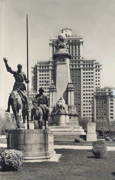 N� 61 - Madrid. Monumento a Cervantes - Edi��o Dominguez, Madrid - 13,9x8,9 cm - Circulado em 1959 - Col. Am�lcar Monge da Silva