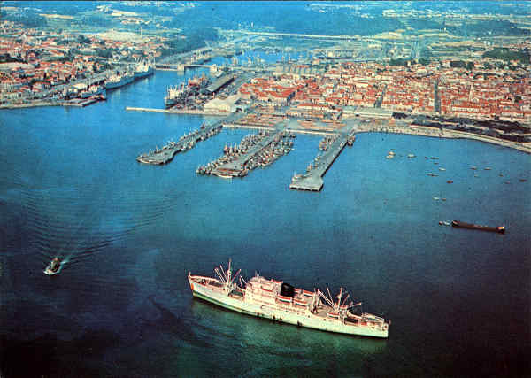 N� 25 - MATOSINHOS e o seu porto, vista a�rea - Edi��es Neves Silva - SD - Dim. 147x106 mm - Circulado em 3-9-1976 - Col. Gra�a Maia