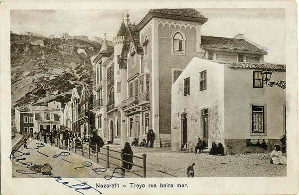 SN - Nazareth - Treyo Rua beira mar - Edi��o e chich� de �lvaro Laborinho - SD - Circulado em 1928 - Dimens�o 9x14 cm - Col. Miguel Soares Lopes.