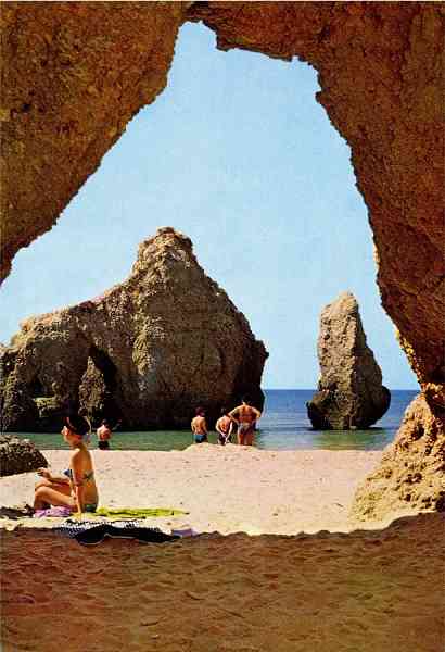N.� 220 - Praia da Rocha-Algarve-Portugal - Edi��o para Jo�o Cabrita Fonseca, Praia da Rocha -  S/D - Dimens�es: 10,2x14,9 cm. - Col. Gra�a Maia