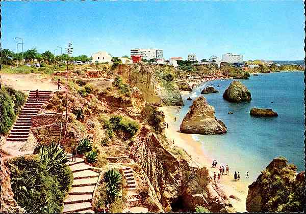 N.� 755/119 -Algarve-Rocha, Vista parcial da praia - Edi��o Portugal Tur�stico - S/D - Dimens�es: 14,5x10,15 cm. - Col. Gra�a Maia