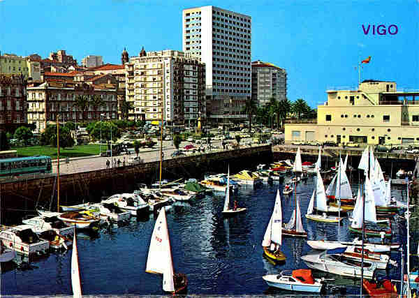 N.� 141 - VIGO: D�rsena del Real Club N�utico - Edi��o ARRIBAS, Zaragoza - S/D - Dimens�es: 14,9x10,4 cm. - Col. Gaspar Albino (1960).