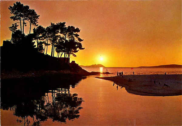 N.� 150 - VIGO: Playa de Samil, Puesta de Sol - Edi��o ARRIBAS, Zaragoza - S/D - Dimens�es: 14,9x10,4 cm. - Col. Gaspar Albino (1960).