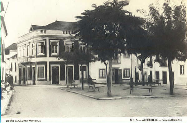 N� 15 - ALCOCHETE.  Pra�a da Rep�blica - Edi��o da C�mara Municipal de Alcochete (1993) - Dim. 14x9,1 cm - Col. Am�lcar Monge da Silva