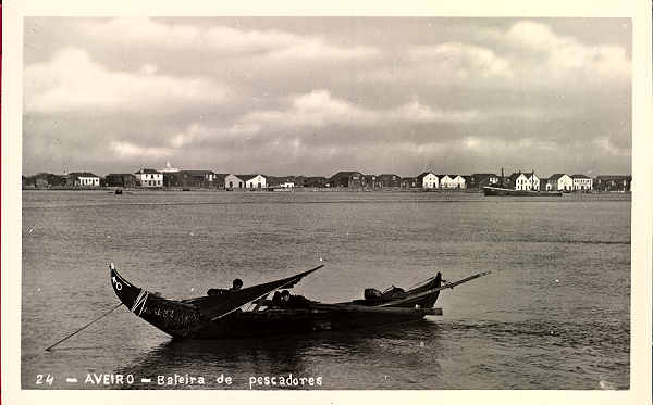 N� 24 - AVEIRO-Bateira de pescadores - Edit n�o indicado - SD - Dim. 14x8,7 cm. - Col Enio Semedo.