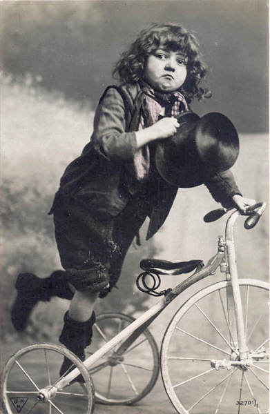 Serie 32701/1 - Edi��o para a Casa SR Rocha, Lisboa por Berlin Neuroder Kunstandstalten - Dim. 14,2x9 cm - Col. Am�lcar Monge da Silva (cerca de 1910)