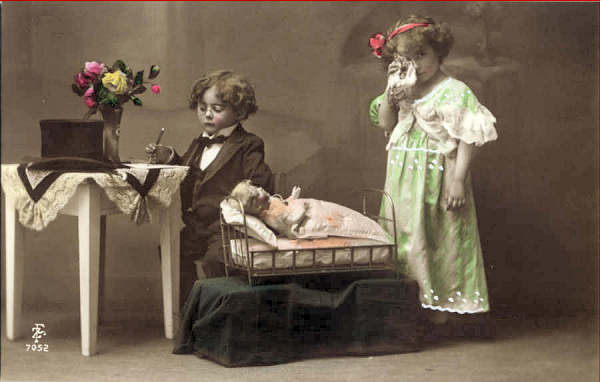 Serie 7052 - S�rie francesa apresentando pontos brancos no vestido em relevo - Editor FZ, Fran�a - Dim. 13,7x8,9 cm - Col. Am�lcar Monge da Silva (Cerca de 1910)