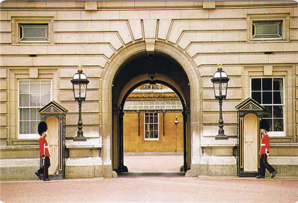 L48 - LONDON - Buckingham Palace - Nutshell Cards Ltd 01-8714202 - SD - Dim. 14,9x10 cm - Col. Manuel B�ia (1986)